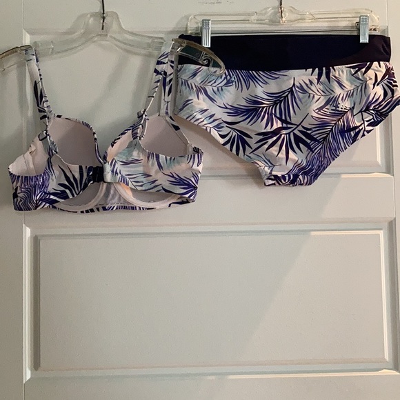 Bikini - Picture 2 of 6